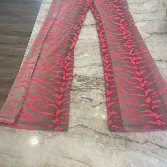 Beach bunny cover up. - Picture 10 of 14